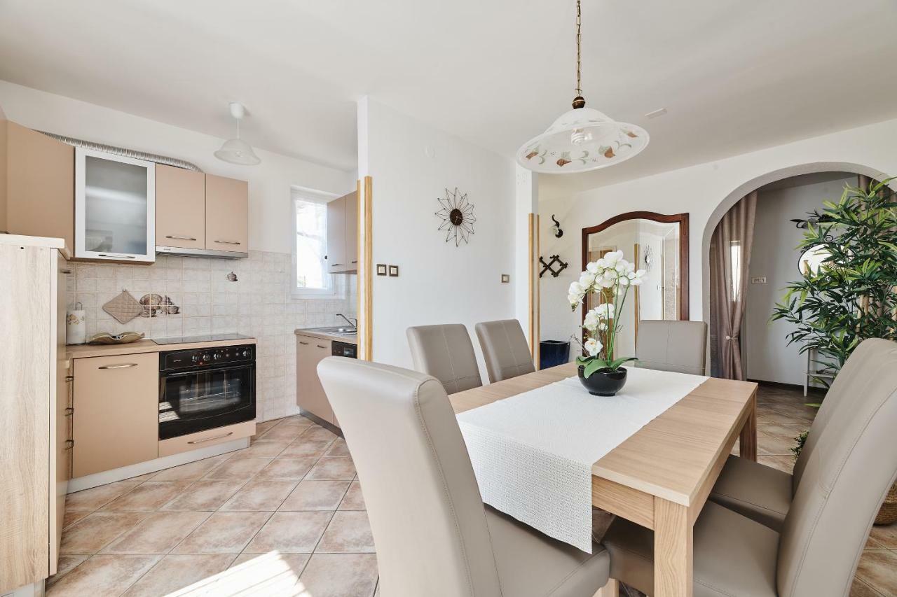 Apartment Ana Бъртонигла Екстериор снимка