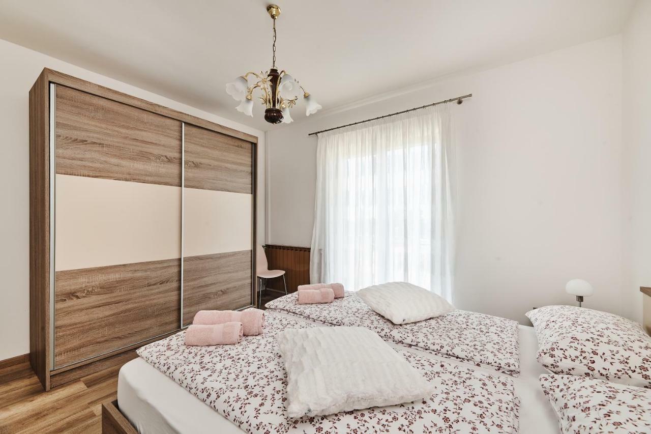 Apartment Ana Бъртонигла Екстериор снимка